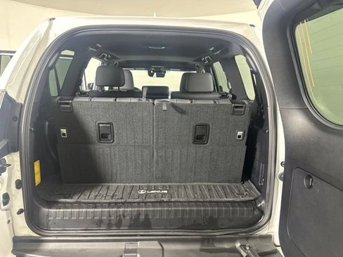 Used 2023 Lexus GX 460 Premium w/ Premium Package AWD/4WD image 11