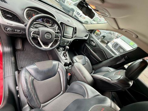 Used 2017 Jeep Cherokee Trailhawk w/ Comfort/Convenience Group AWD/4WD image 13