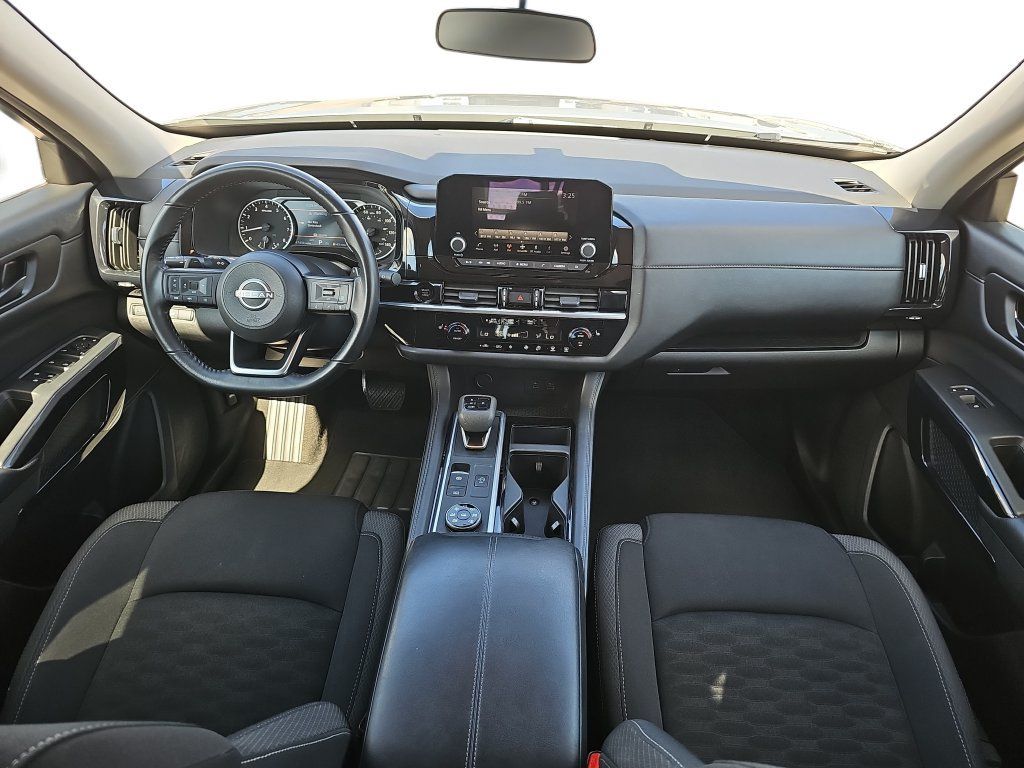 Used 2025 Nissan Pathfinder SV AWD/4WD image 9
