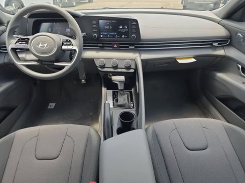 New 2026 Hyundai Elantra SE FWD image 18