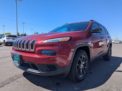 Used 2017 Jeep Cherokee Sport w/ Cold Weather Group AWD/4WD image 7