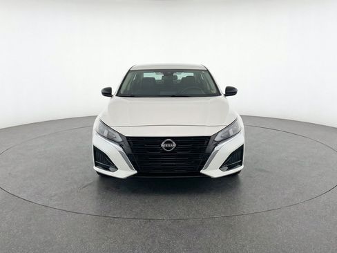 Used 2025 Nissan Altima 2.5 SV FWD image 2