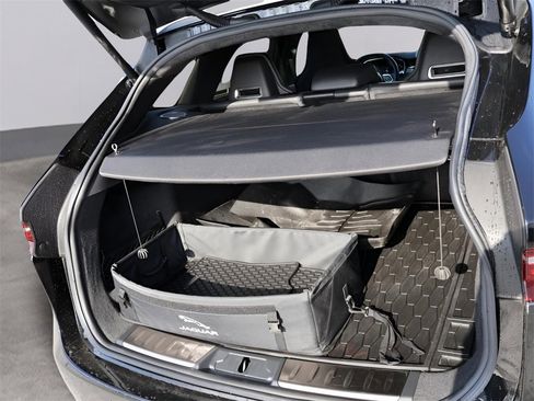 Used 2022 Jaguar F-PACE SVR image 17