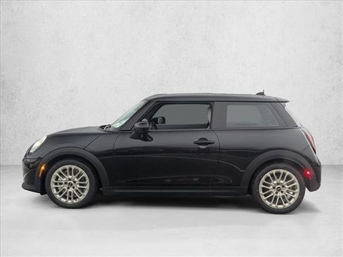 Used 2025 MINI Cooper 2-Door Hardtop image 5