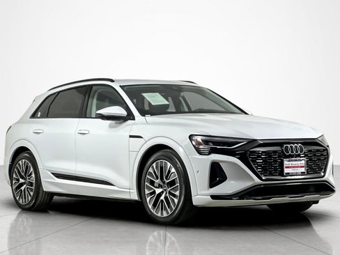 Used 2024 Audi Q8 e-tron Prestige AWD/4WD image 7
