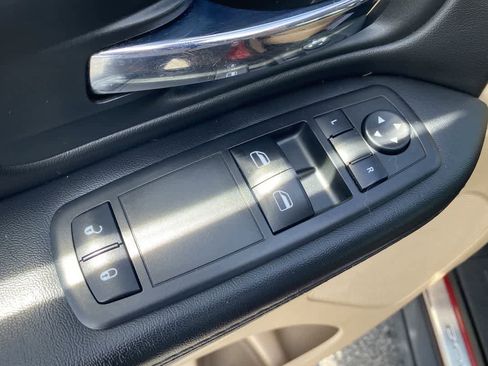 Used 2015 Dodge Grand Caravan American Value Package w/ UConnect Hands-Free Group FWD image 12