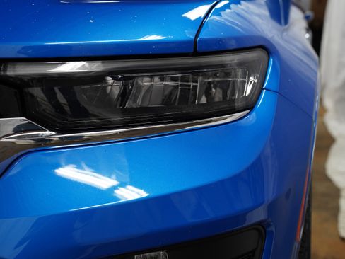 Used 2023 Jeep Grand Cherokee Overland w/ Advanced Protech Group III image 15