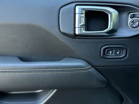 New 2025 Jeep Gladiator Sport image 11