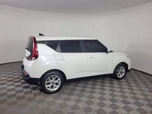 Used 2020 Kia Soul S FWD image 10