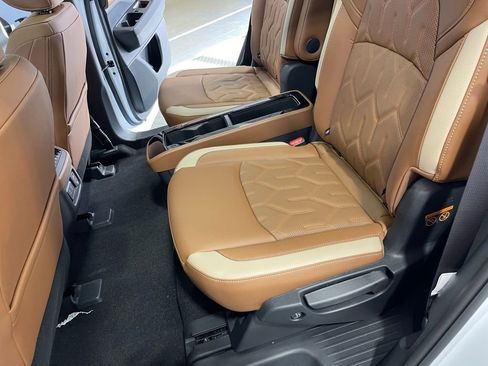 New 2026 Nissan Pathfinder Platinum image 17