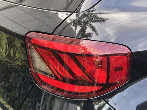 Used 2023 Hyundai Venue SEL FWD image 7