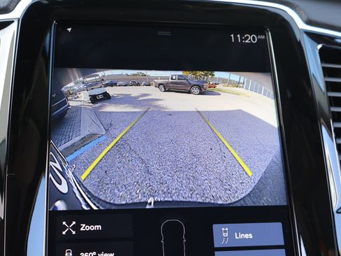 Used 2022 Volvo XC90 T6 Momentum w/ Advanced Package image 4