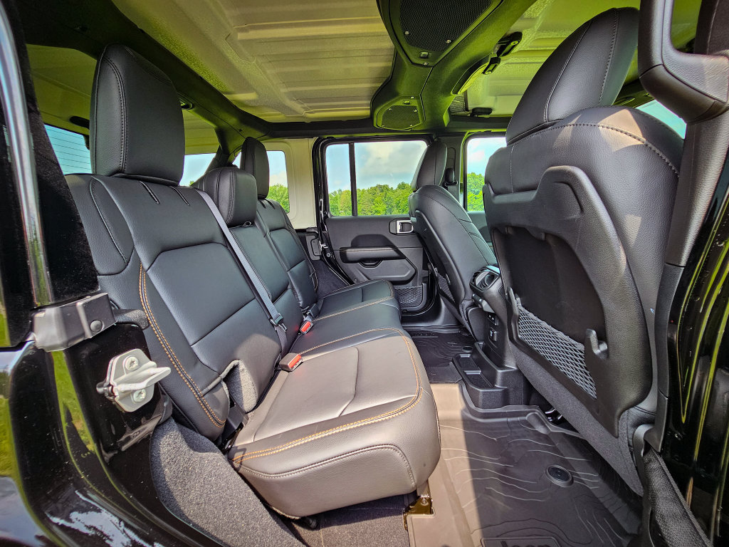 New 2026 Jeep Wrangler Unlimited Sahara AWD/4WD image 39