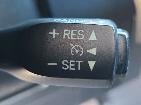 Used 2014 Toyota Highlander XLE image 23