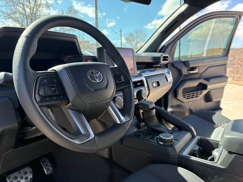 Used 2025 Toyota Tacoma TRD Sport image 10