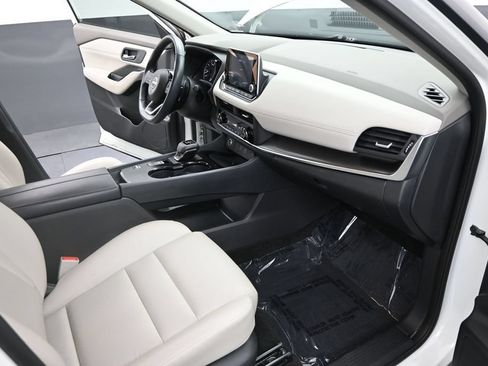 Used 2023 Nissan Rogue SV w/ SV Premium B Package FWD image 30