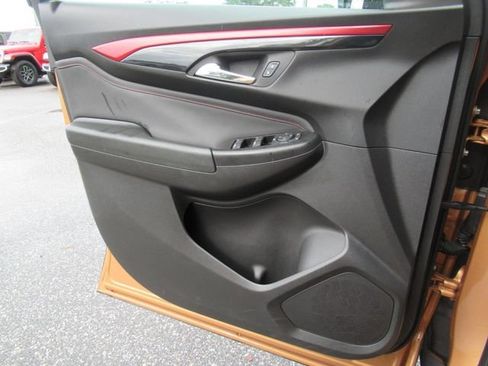 Used 2024 Chevrolet TrailBlazer RS FWD image 19