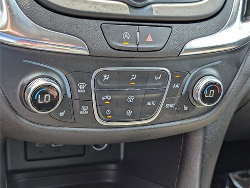 Used 2024 Chevrolet Equinox LT AWD/4WD image 27