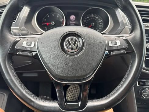 Used 2018 Volkswagen Tiguan SEL AWD/4WD image 23