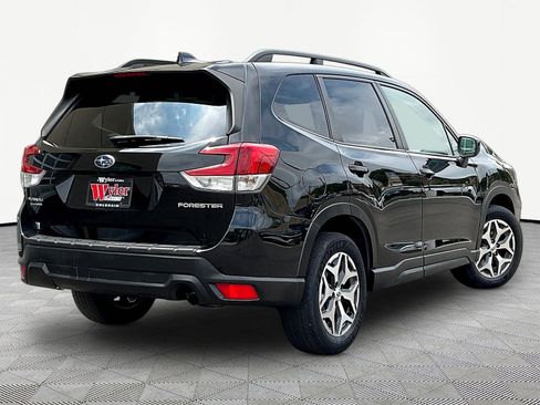 Used 2019 Subaru Forester Premium AWD/4WD image 6