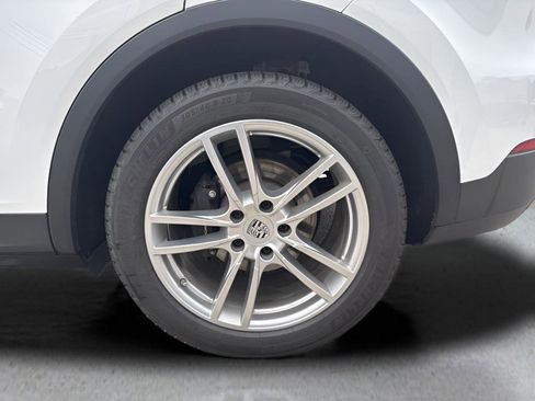 Used 2023 Porsche Cayenne Base image 15