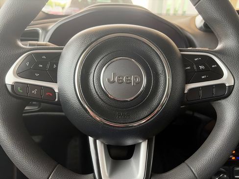 Used 2023 Jeep Renegade Latitude AWD/4WD image 21