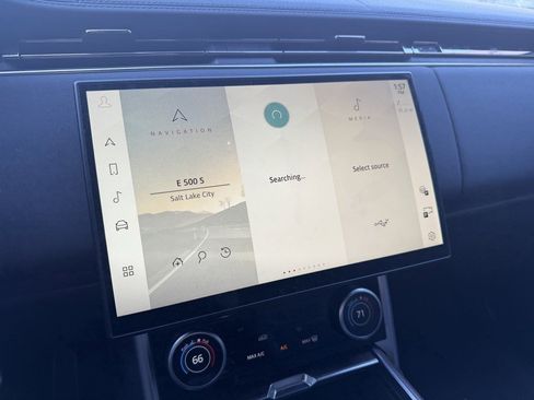 Certified 2023 Land Rover Range Rover SE image 19