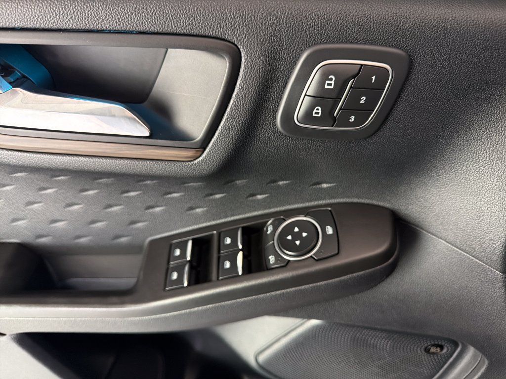 Used 2020 Ford Escape Titanium AWD/4WD image 15