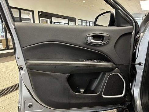 Used 2018 Jeep Compass Latitude w/ Popular Equipment Group image 13