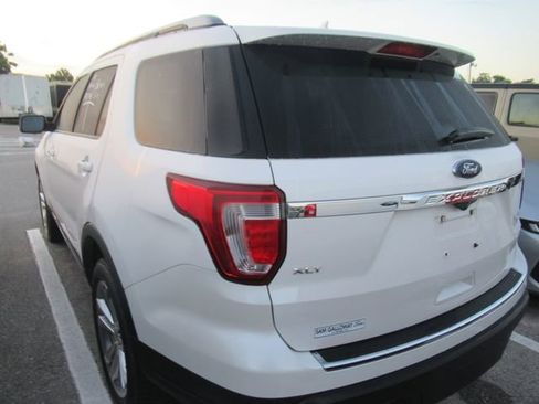 Used 2018 Ford Explorer XLT w/ Equipment Group 202A AWD/4WD image 4