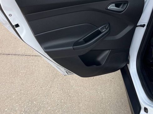 Used 2018 Ford Focus SE FWD image 6