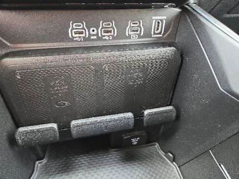 Used 2025 RAM 1500 Laramie AWD/4WD image 11