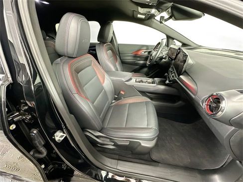 Used 2024 Chevrolet Equinox EV RS image 28