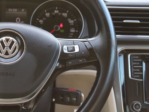 Used 2017 Volkswagen Passat 1.8T R-Line image 38