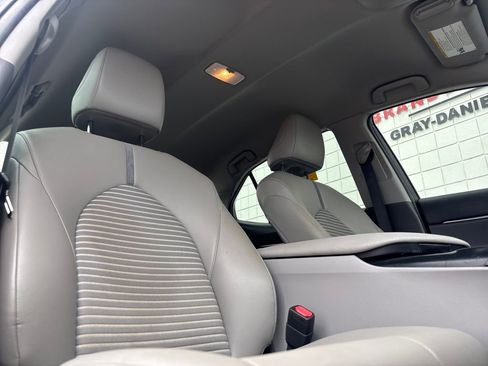 Used 2018 Toyota Camry SE image 25