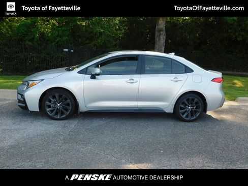 Used 2026 Toyota Corolla SE w/ SE Premium Package FWD image 2