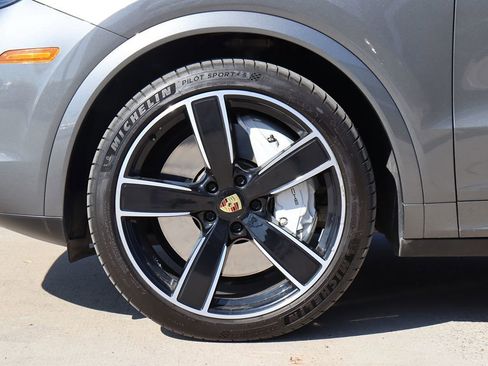 Used 2020 Porsche Cayenne Turbo image 67