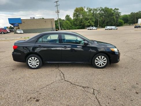 Used 2012 Toyota Corolla LE FWD image 3