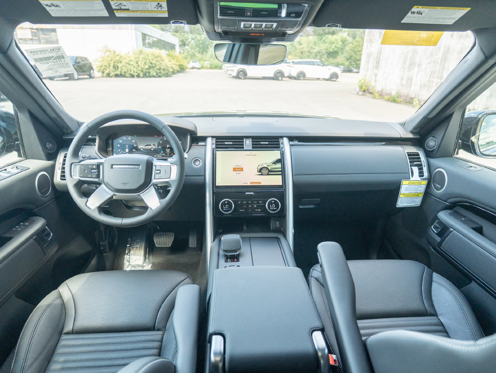 New 2026 Land Rover Discovery Dynamic SE AWD/4WD image 16