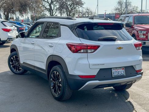 Used 2021 Chevrolet TrailBlazer LT w/ Convenience Package image 9