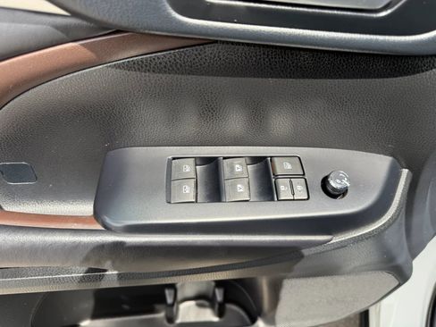 Used 2019 Toyota Highlander XLE AWD/4WD image 23