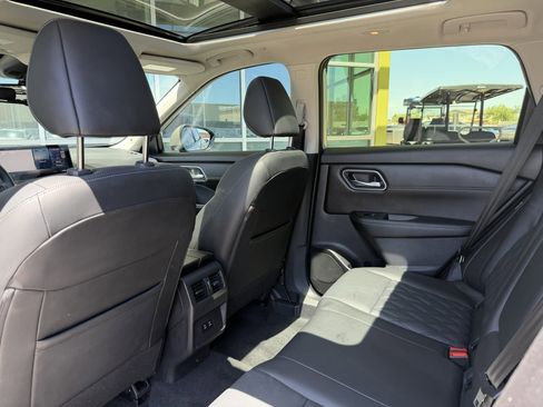 Used 2025 Nissan Rogue Platinum FWD image 33