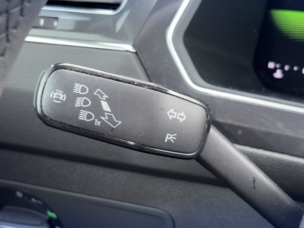 Used 2023 Volkswagen Tiguan SE R-Line FWD image 11