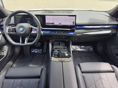 Used 2025 BMW i5 eDrive40i w/ M Sport Package RWD image 13