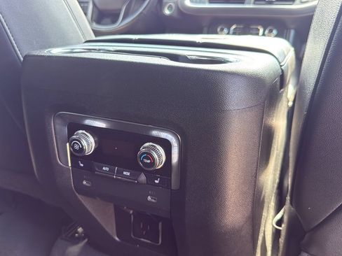 Used 2022 GMC Yukon AT4 AWD/4WD image 25