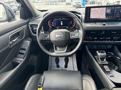 Used 2025 Nissan Rogue Platinum FWD image 16