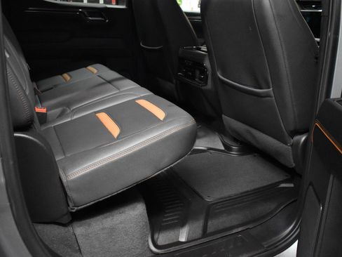 Used 2024 GMC Sierra 1500 AT4 w/ Technology Package image 18