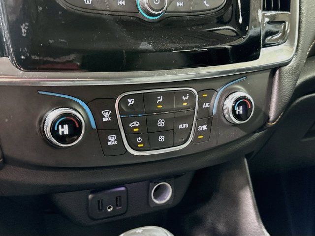 Used 2020 Chevrolet Traverse LT w/ LPO, Blackout Package FWD image 16
