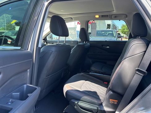 New 2026 Nissan Pathfinder Platinum AWD/4WD image 13