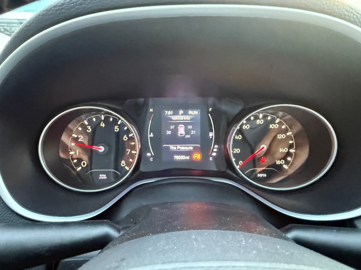 Used 2019 Jeep Compass Latitude FWD image 27